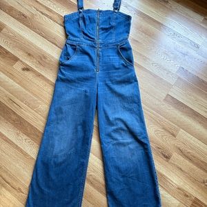Very Cute, Hollister Zip up Overalls Size Medium.